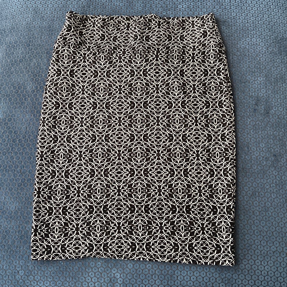 LuLaRoe Cassie skirt basic black and white graphic design.